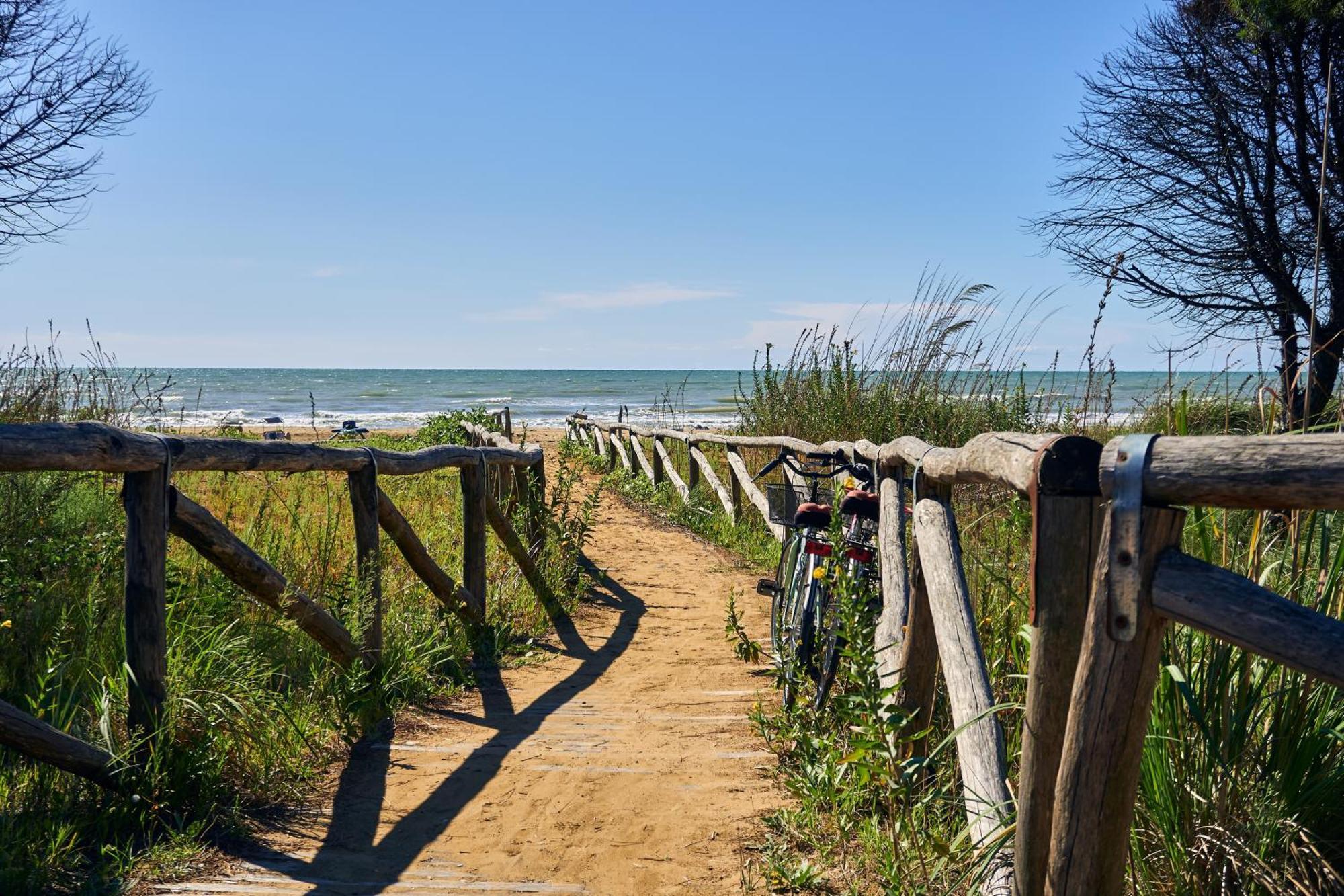 Cozy Two-Room Flat 100 Metres From Bibione Beach Exterior photo